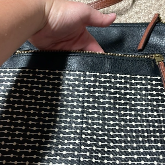 Fossil black and white Fiona shoulder bag with multiple pockets - Picture 4 of 15